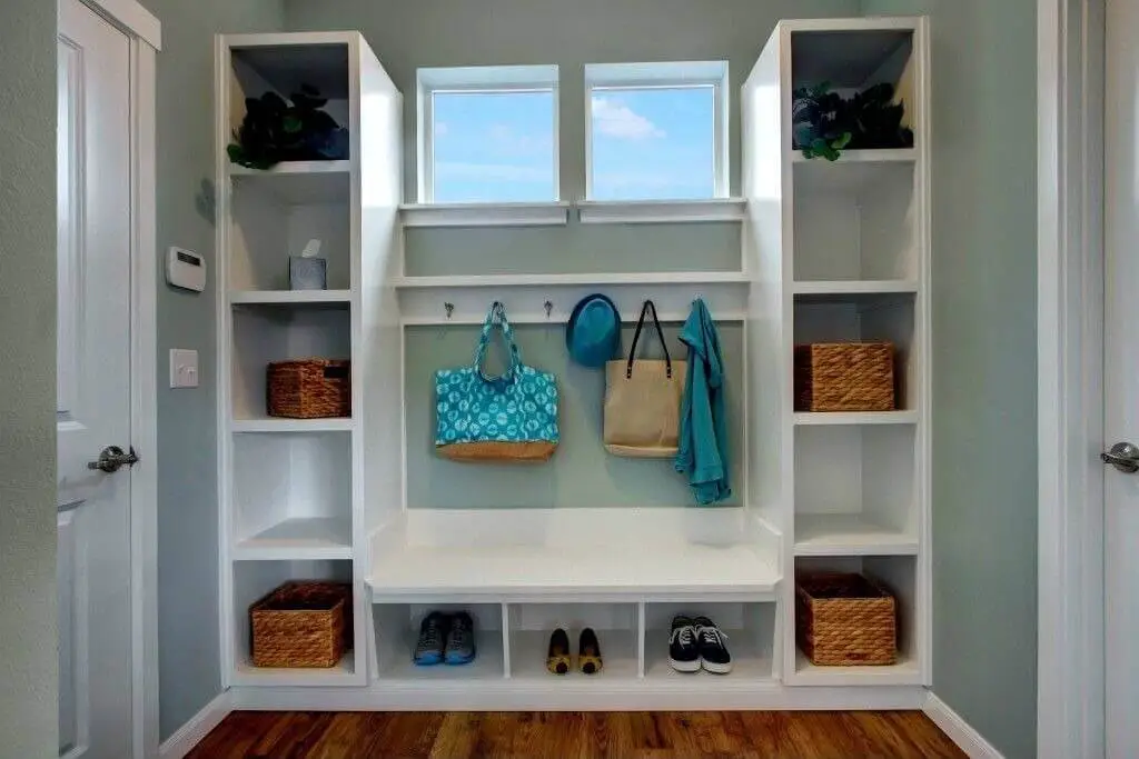 45+ Superb Mudroom &amp; Entryway Design Ideas with Benches and Storage 