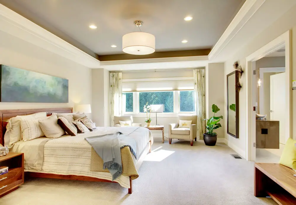 Decorating master bedroom with white walls