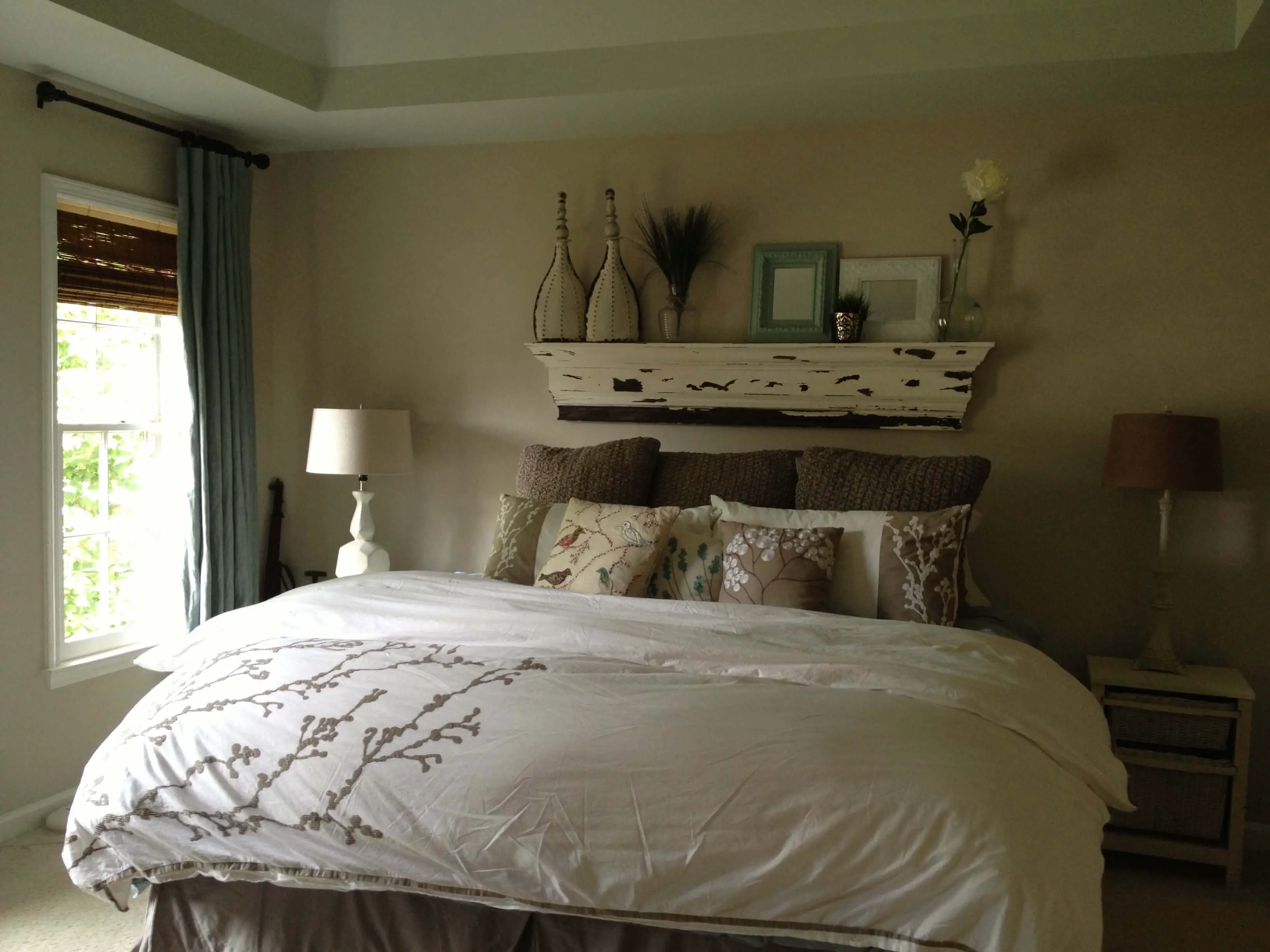 Bedrooms Without Headboards