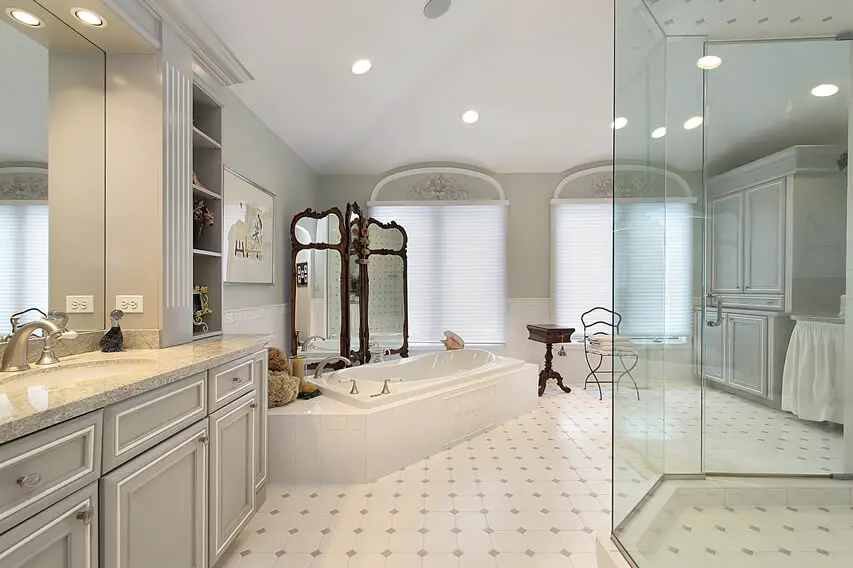 Classic luxury bath tub ornate mirrors
