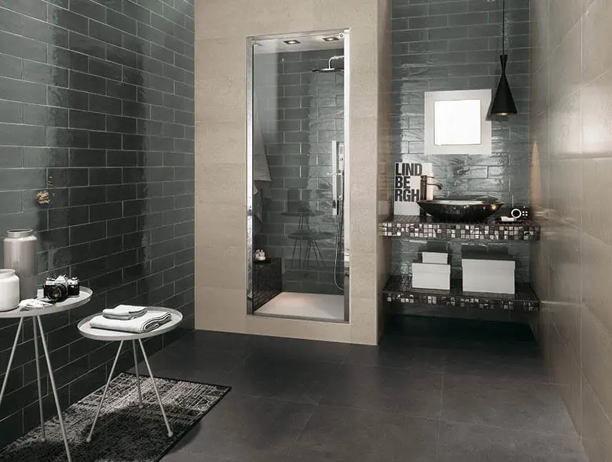 Ceramic bathroom with gray bricks design