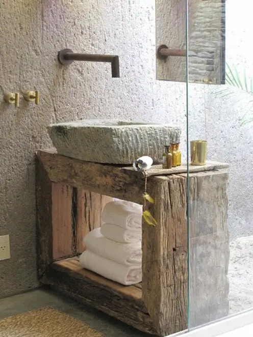 Original design of bathroom with recycled objects