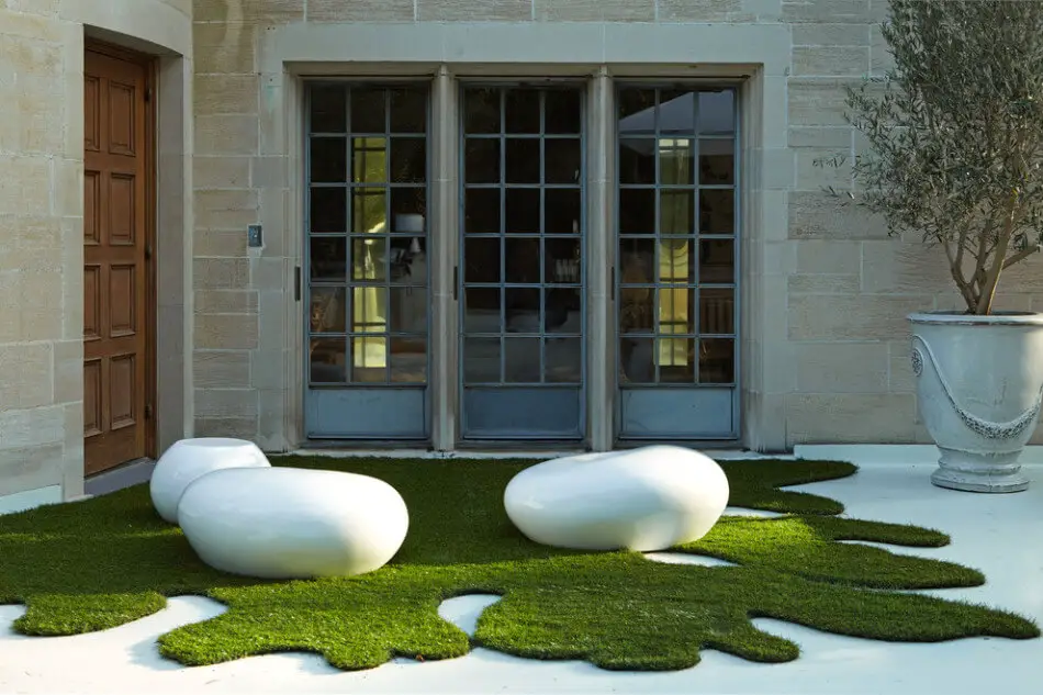 Terrace design with artificial grass