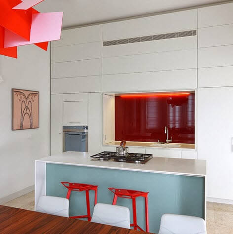 Small kitchen in red tones