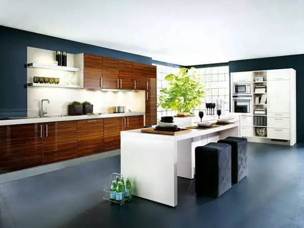 White kitchen bar design