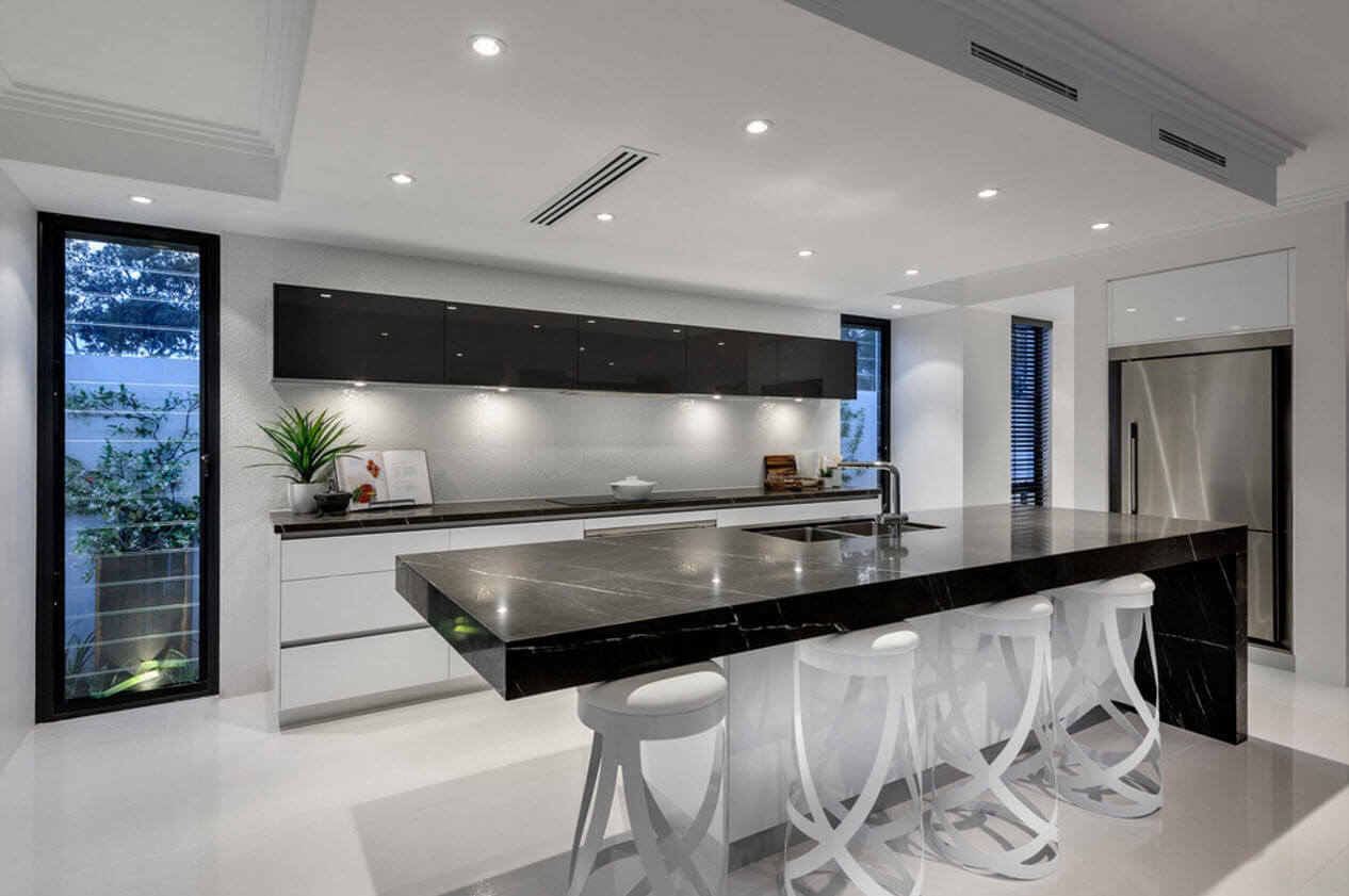 Современный дизайн черно-белой кухни
